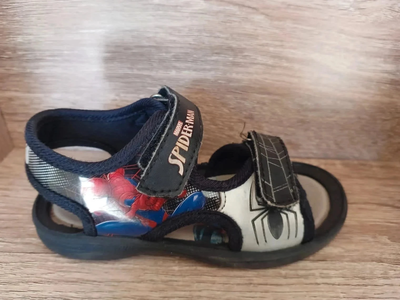 Nu pied spiderman pointure 25